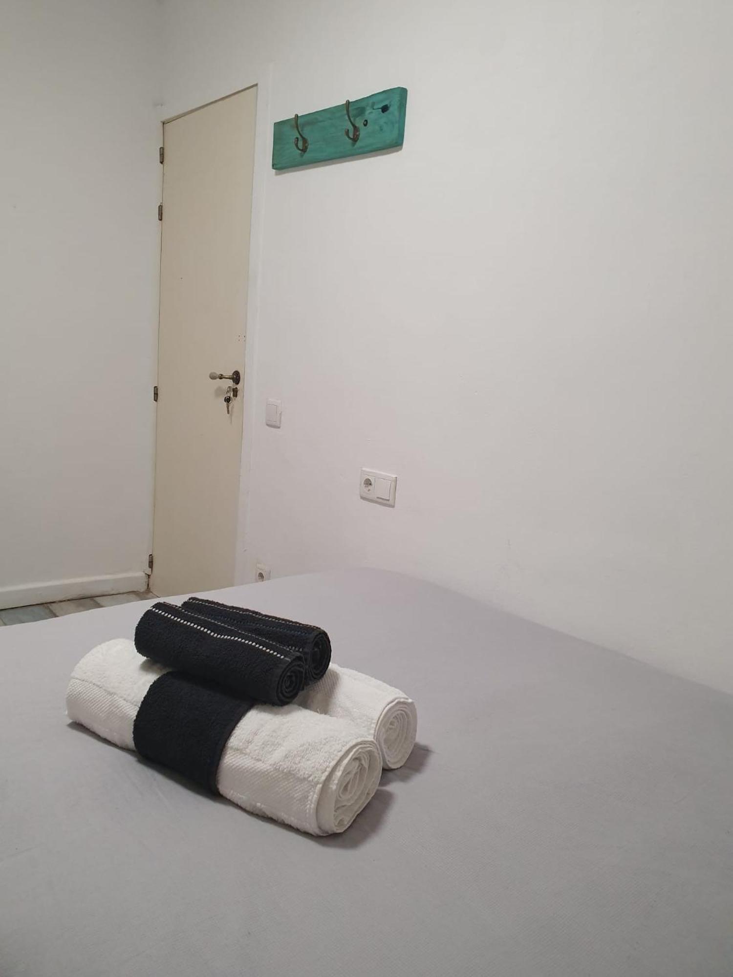 Private Rooms Барселона Екстериор снимка